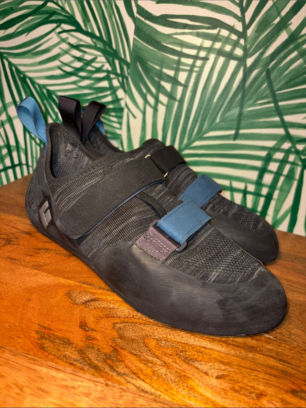 Black Diamond Momentum Black and Gray Slip-On Climbing Shoe Men’s 10.5